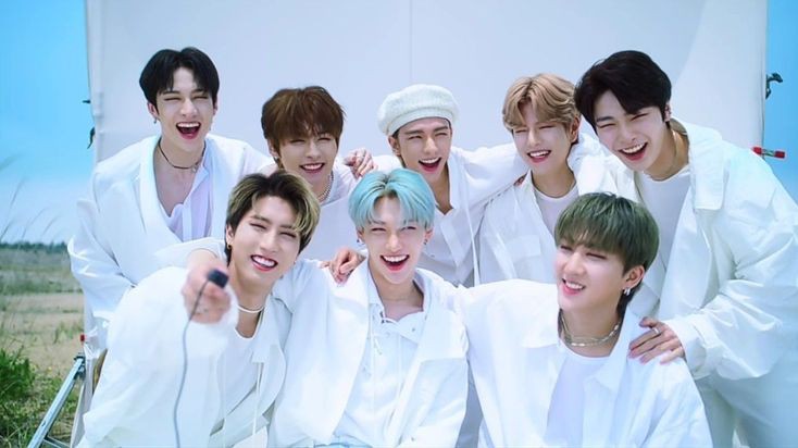 straytomoon's tweet photo. HAPPPY 3RD ANNIVERSARY STAY'S BOY 🎉🥳
my prayer is that you will always be successful, always happy and we can meet in the future, aamiin 🥺💗💗
STAY BELIEVE IN STRAY KIDS 8
#StrayKids3rdAnniversary
#STAYingWithYou #LoveStrayKids
#스키즈_3주년보다_멀리_영원보다_오래
@Stray_Kids https://t.co/5HyLAczqHQ
