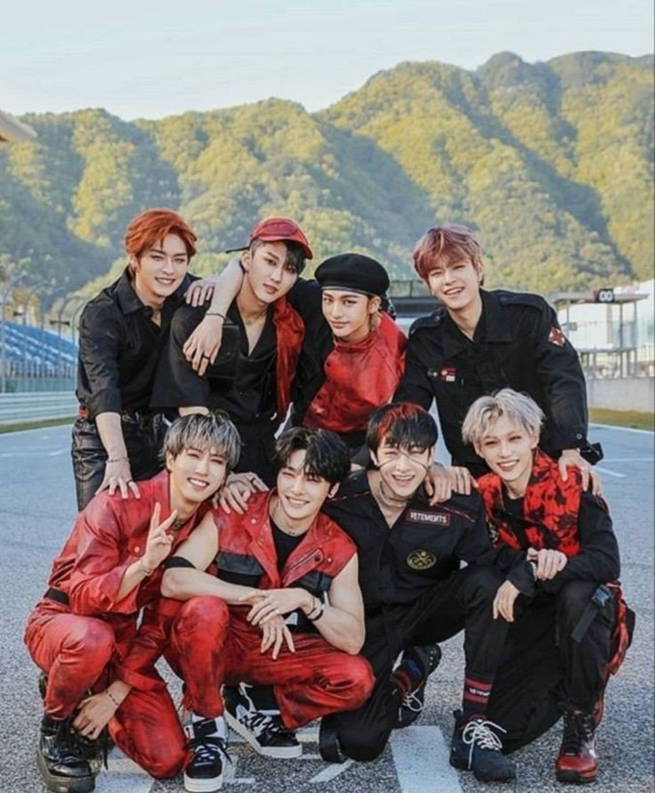 straytomoon's tweet photo. HAPPPY 3RD ANNIVERSARY STAY'S BOY 🎉🥳
my prayer is that you will always be successful, always happy and we can meet in the future, aamiin 🥺💗💗
STAY BELIEVE IN STRAY KIDS 8
#StrayKids3rdAnniversary
#STAYingWithYou #LoveStrayKids
#스키즈_3주년보다_멀리_영원보다_오래
@Stray_Kids https://t.co/5HyLAczqHQ