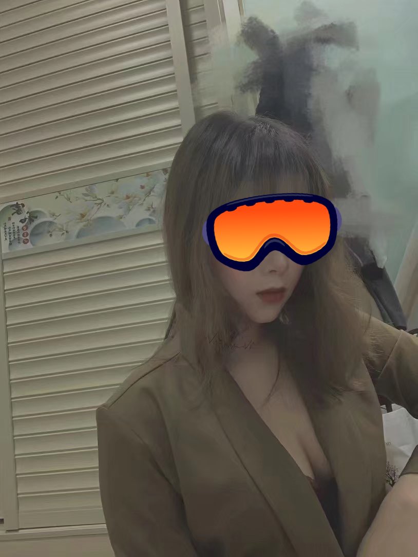 图一是我 图二也是我🤓🤓🤓这种风格 大家根本不知道 其实我就是个喜欢漏奶子的小骚货 https://t.co/xgFSDhAKjO