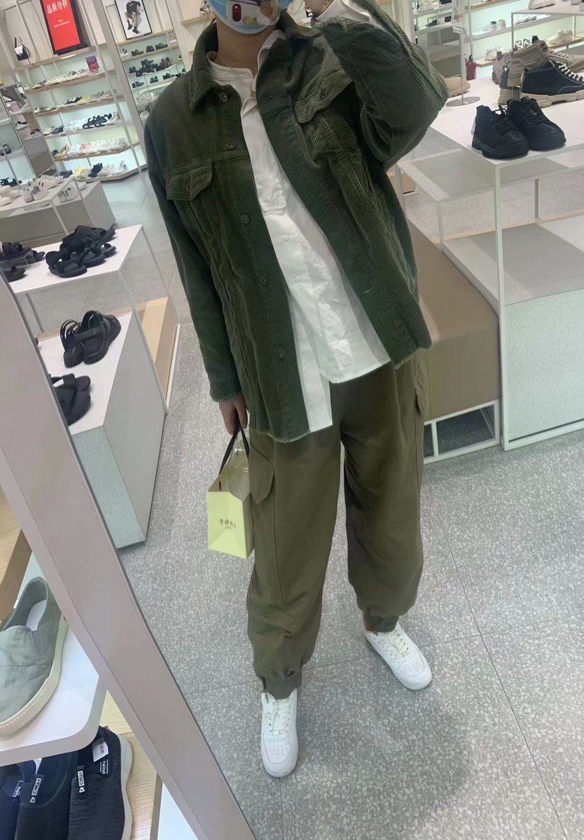 图一是我 图二也是我🤓🤓🤓这种风格 大家根本不知道 其实我就是个喜欢漏奶子的小骚货 https://t.co/xgFSDhAKjO