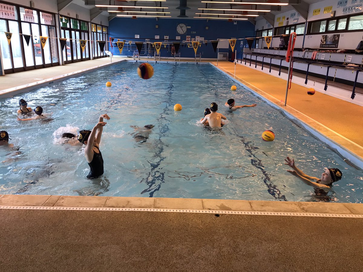 CranleighPrep's tweet photo. Lower School are enjoying being back in the pool and finished the lesson with a mini fun splash #cranpreplife #funswim #prepschoolsurrey @iapsuksport @CranleighSwim https://t.co/sbQcWBXlQa