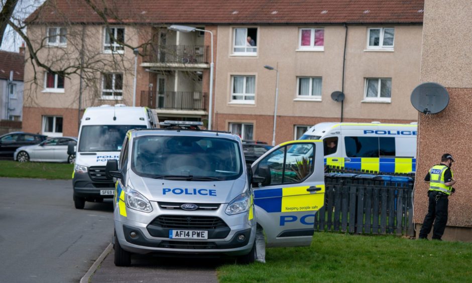 Police swoop on Kirkcaldy street in ‘planned operation’ dlvr.it/RwHMnK