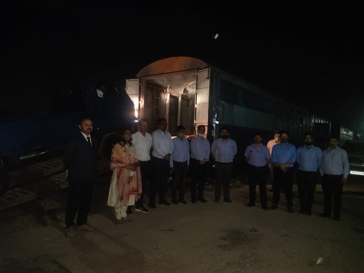 RailfreightIZN's tweet photo. *Team BDU Izzatnagar* 

Today TCI has loaded 125th NMG rake from Haldi Road GS in financial year 2020-21. The official of Tata Motors, TCI and Railway have celebrated the occasion.@drm_drmizn @gmner_gkp https://t.co/15wZKbEIH7