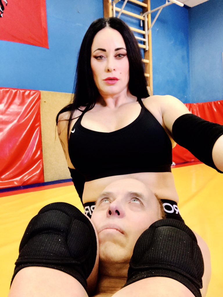 Marina_RedStar's tweet photo. 💥Headscissors with Marina RedStar💥For booking а sessions write me in Direct or Whatsapp +79313073737 #headscissors #femalefighters #fightwrestling #greppling #fitdom #womenwithmuscles #femaledomination #wrestlingfantasy #bikinioilwrestling #muscularwomen #malevsfemale https://t.co/O5D36yUtfE