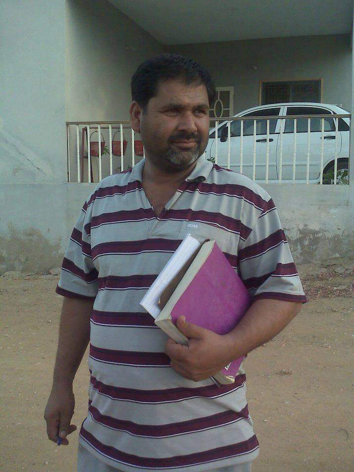 Ghanibaluch's tweet photo. رزاق زہری  اس علاقے سے تعلق رکھتے تھے جہاں ایک وقت میں خون اور آگ کی ہولی کھیلی جا رہی تھی، جہاں سڑکوں سے مسخ شدہ لاشیں، خون سے لتھڑی ہوئی لاشیں اجتماعی قبروں سے نکل کر حکمرانوں کے منہ  پر تمانچہ بن رہے تھے.
#BSAC2ndCouncilSession
https://t.co/OWYaClRNMK https://t.co/dRz2dM68p1