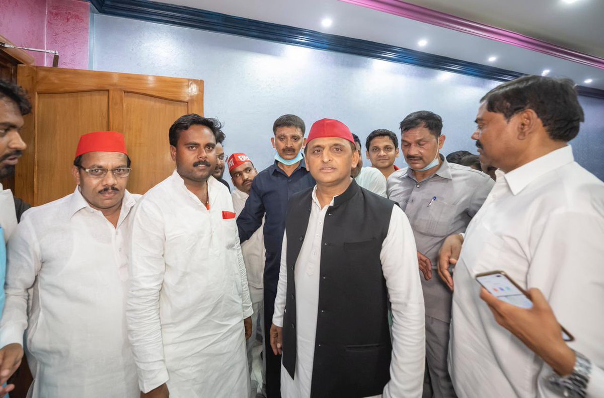 yadavakhilesh's tweet photo. मिला कौशांबी का आशीर्वाद 
फिर से आयेगी सपा सरकार! https://t.co/bhPwtNQ23l