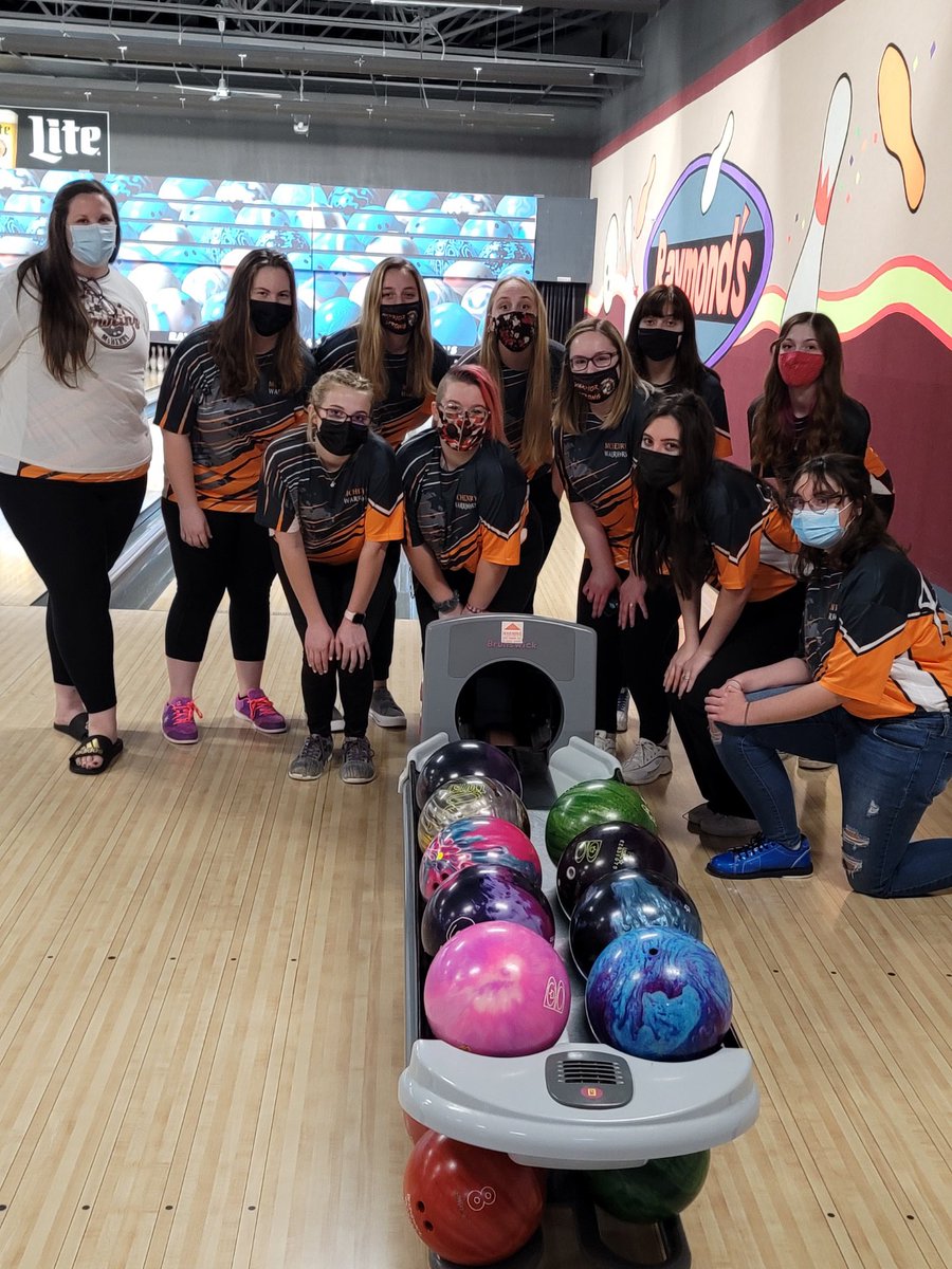 MrsONeil_MCHS's tweet photo. Had the best time yesterday celebrating the end of a great season!!! Congratulations to our seniors and our “Heart of a Warrior” recipient, Shania Houston @shaniarose123 !!! #ThisIsHowWeRoll #WarriorPride156 #VarsityBowling 🎳🧡🖤 https://t.co/rPwLw1YKp8