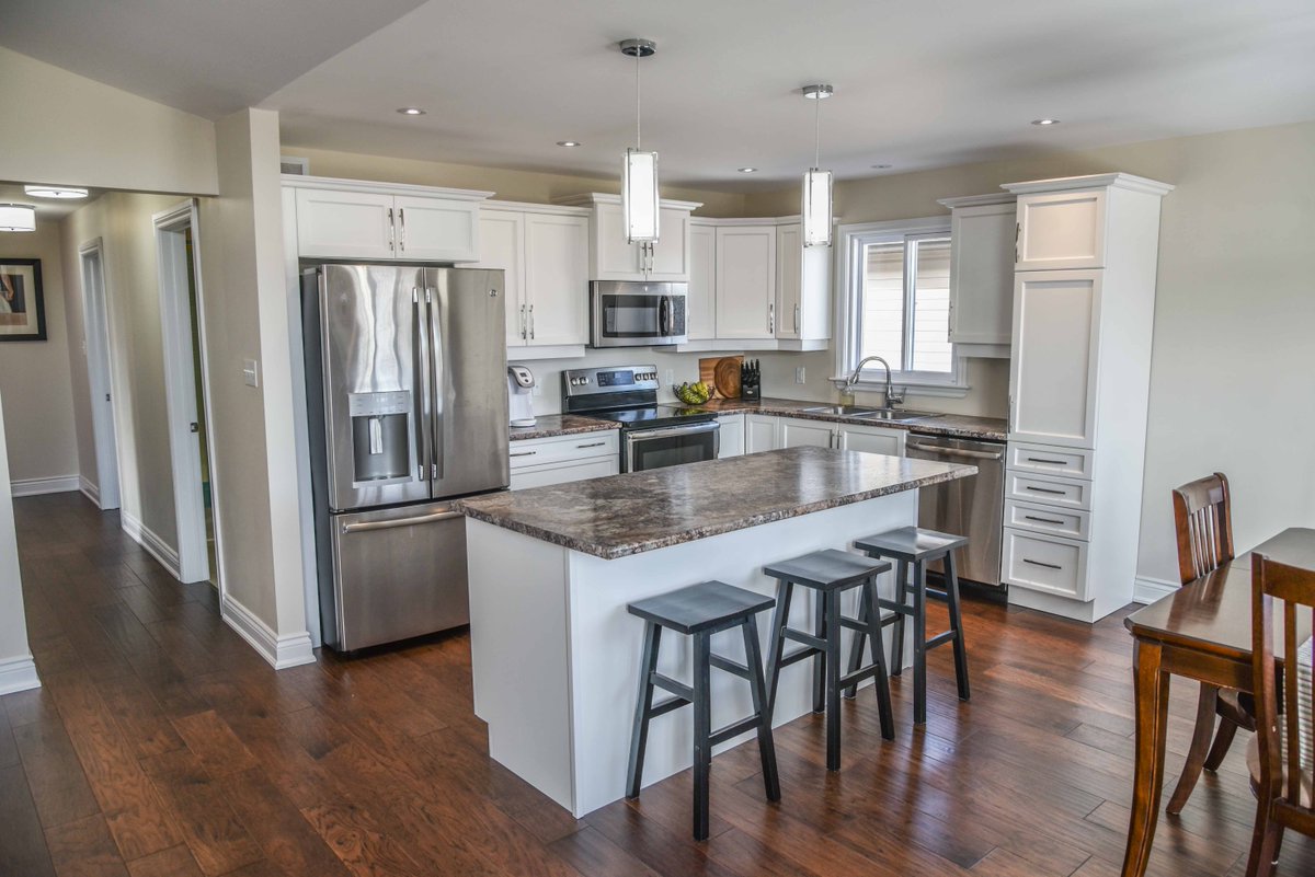 BugMeAnytime's tweet image. 521 Gardner is my NEW LISTING! Presents like new! 🆕Pristine, Hi-Ranch home located in a sought after, family-friendly subdivision. 🏘️Open-concept living room dining room and kitchen with gorgeous big and bright windows.☀️  📲 613-639-8045 #newlisting #remax