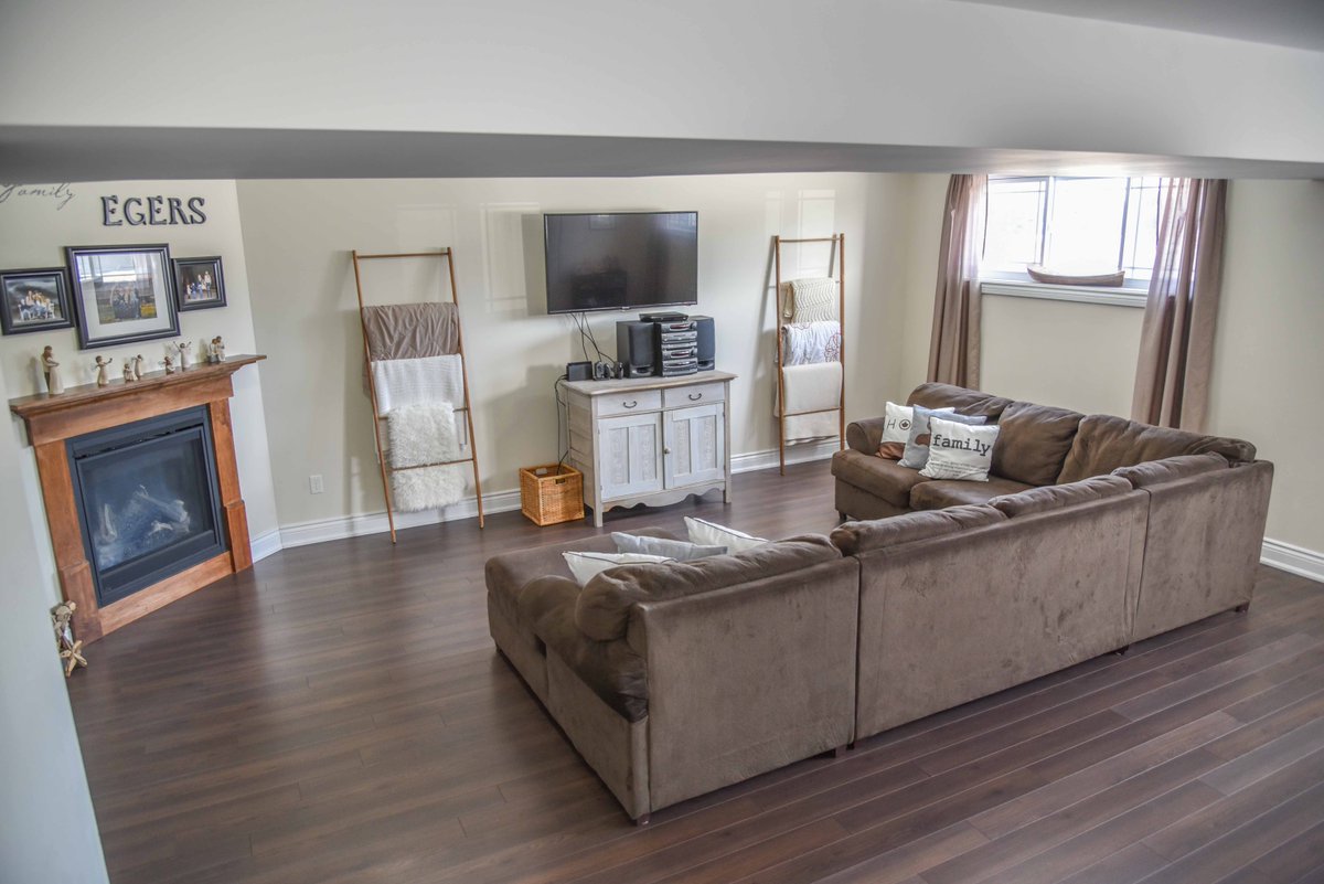 BugMeAnytime's tweet image. 521 Gardner is my NEW LISTING! Presents like new! 🆕Pristine, Hi-Ranch home located in a sought after, family-friendly subdivision. 🏘️Open-concept living room dining room and kitchen with gorgeous big and bright windows.☀️  📲 613-639-8045 #newlisting #remax