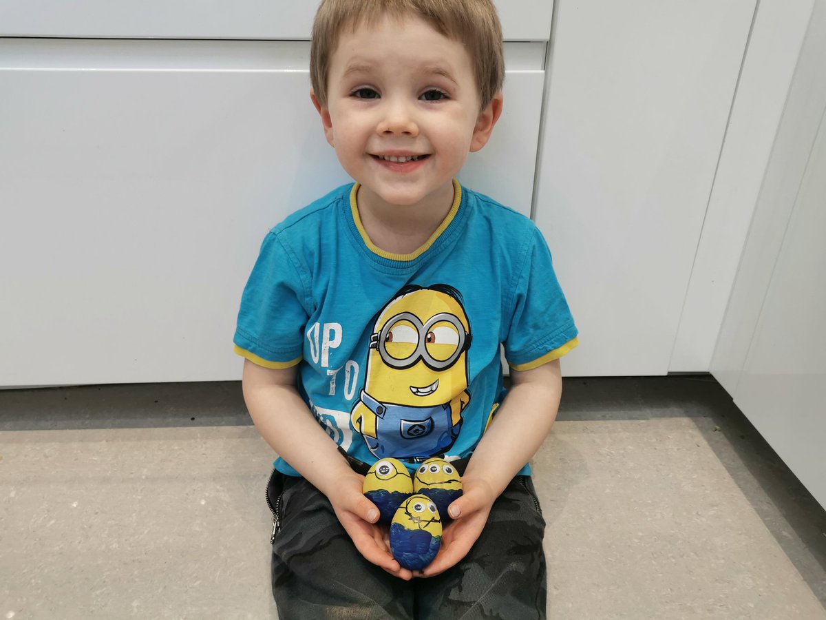 JaskoKathleen's tweet photo. Kacper's Minion Easter Eggs 🥚😍 @NYPSButterflies https://t.co/dvFBoXfMi3