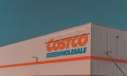 NewsGrocery's tweet photo. 16 bucks per hour... Is that a decent wage for a Costco employee?
#COSTCO #minimumwagehike #MinimumWage 
https://t.co/wawjV8U07c https://t.co/lQld1FFdvB