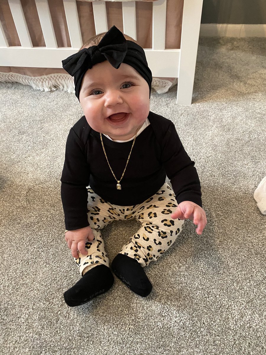 LSierer's tweet photo. My little bestie 🖤 https://t.co/QKFvyXbPZv