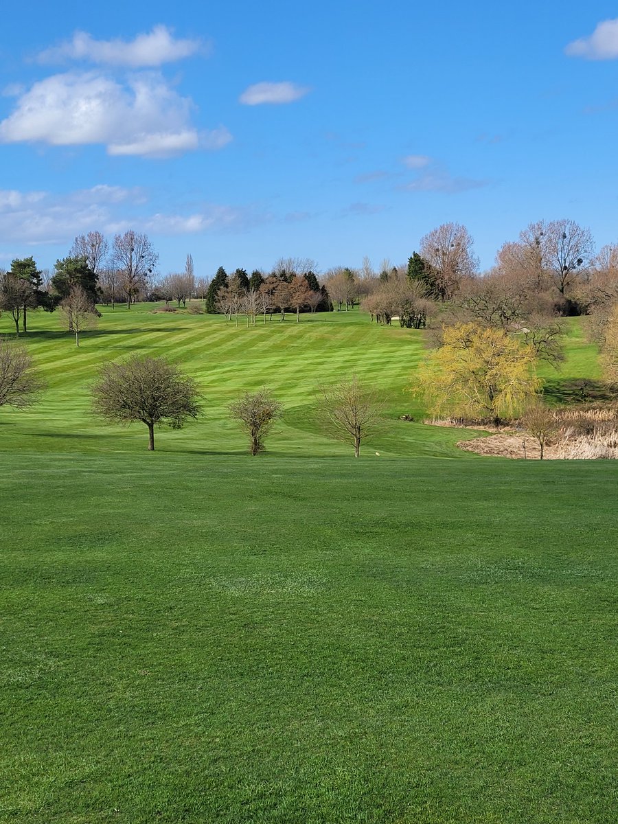 hakey261's tweet photo. What 4 cuts looks like on our 17th @Tauntongolf love doing this https://t.co/4Q468vdOmj