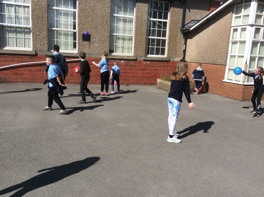 BryncethinPS9's tweet photo. Class 9 are enjoying the sunshine today during their PE lesson and we had our first visit this year to the school field where we played cricket.Well done to the winning team. https://t.co/WXod3GcVYK