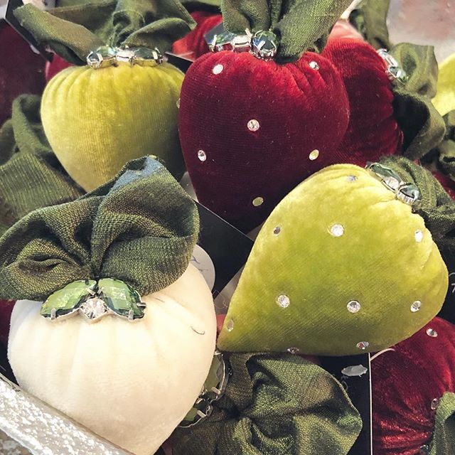 LoveFeastShop's tweet photo. Velvet Strawberries - Pick your own! ❤💚🍓💚❤ - https://t.co/Quz0CHFYon https://t.co/hl5XvOET7l