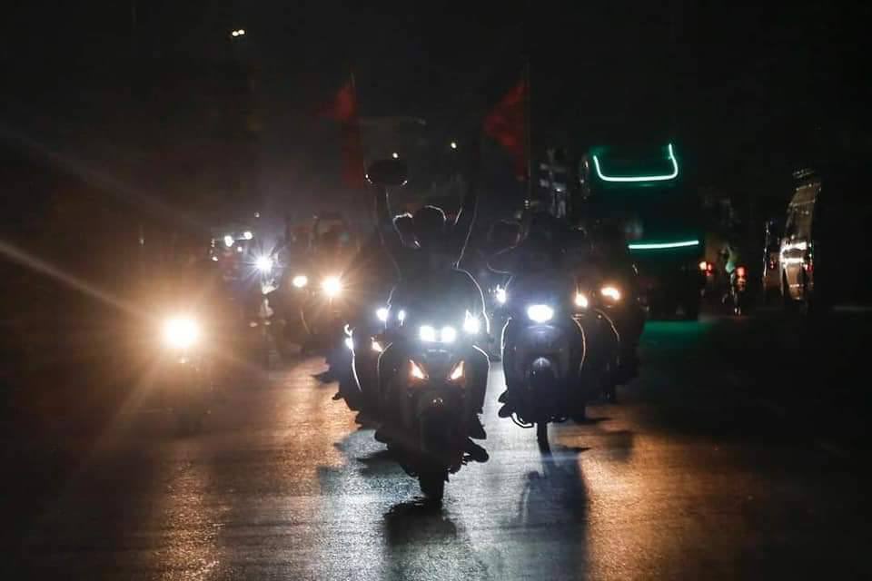 ThaeEiM39972930's tweet photo. MawLaMyine university students did a spring revolution night strike by marching with motorcycles.
SILENCE REVOLUTION 
#WhatsHappeningInMyanmar
#Mar24SilenceStrike https://t.co/v9CkManaCo