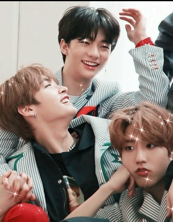 minseogukk's tweet photo. Tudo pra mim 💗
Eu de Minho
@vokhope de hyun
@channiegukk de sung
@Stray_Kids #SSD #stayselcaday https://t.co/DVTuIKXoE4