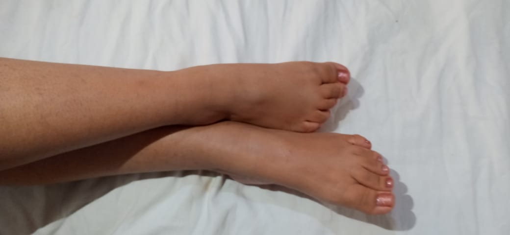 MissyBr4's tweet photo. Hi!! Please kiss my feets https://t.co/Zw9Hhwxnh5