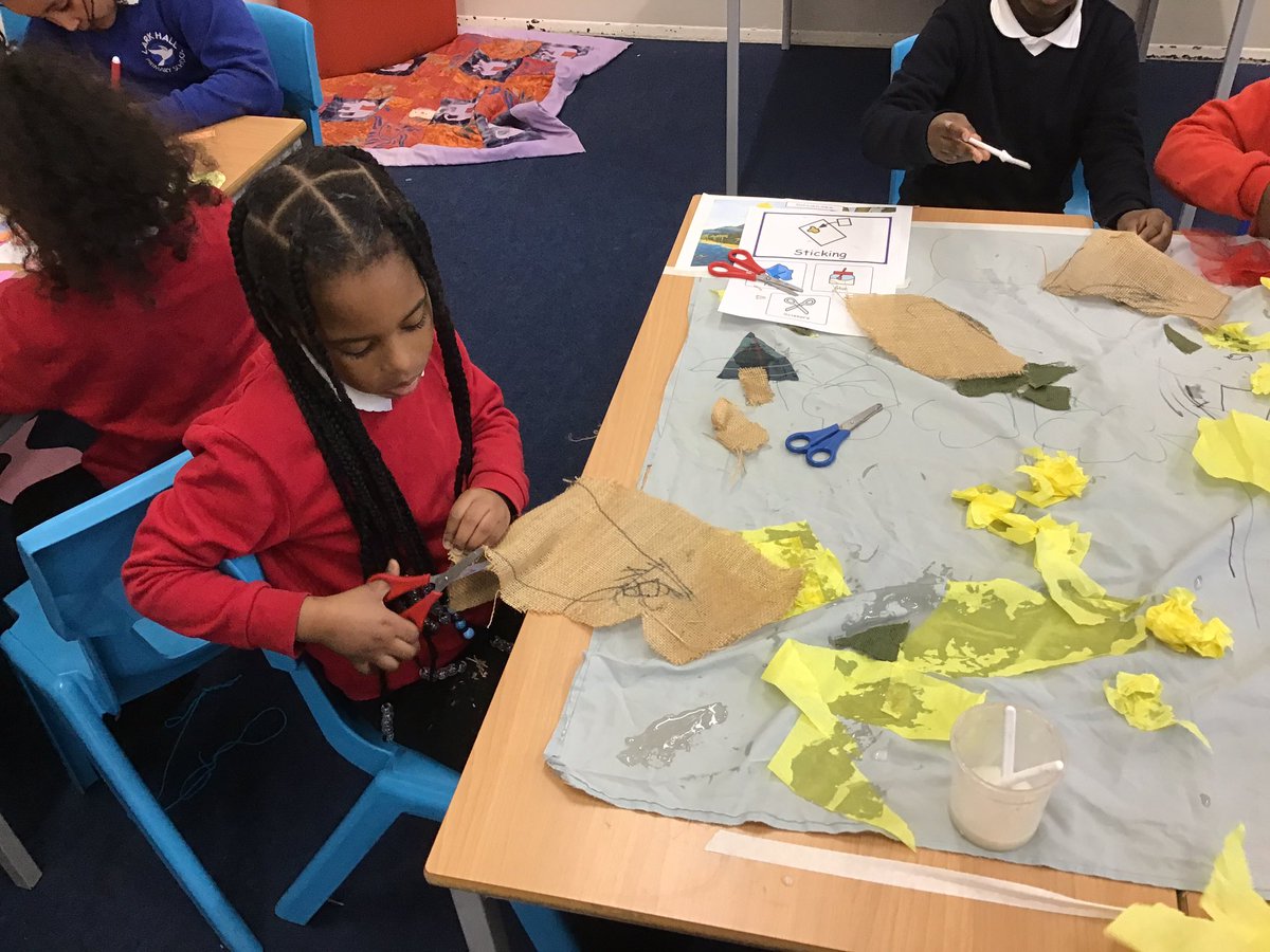 LarkHallPrimary's tweet photo. In Year One in our DT lesson we practised joining things by weaving, sticking and sewing. We made the different settings from Snail and the Whale. Lots of perseverance needed! #lhua #lhalbert #lhbattersea #lhblp https://t.co/efREgEQsMd