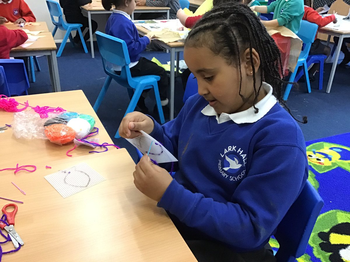 LarkHallPrimary's tweet photo. In Year One in our DT lesson we practised joining things by weaving, sticking and sewing. We made the different settings from Snail and the Whale. Lots of perseverance needed! #lhua #lhalbert #lhbattersea #lhblp https://t.co/efREgEQsMd