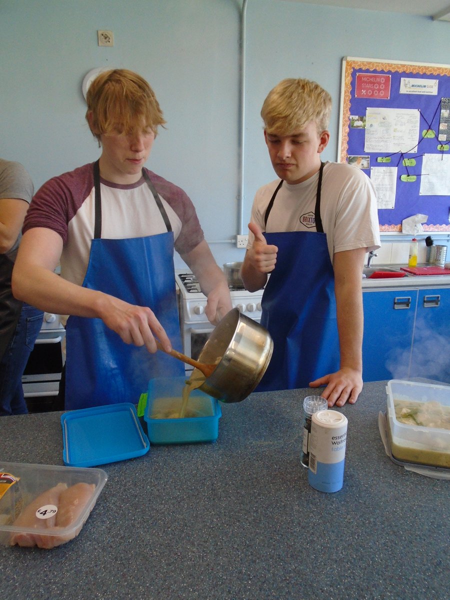 WellswaySixth's tweet photo. Spring is definitely here, great to see our Sixth Formers enjoying rounders and cookery this afternoon! #enrichment #teamwork #sixthform https://t.co/nyNGN3rZpZ