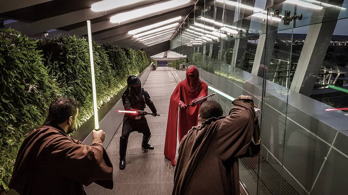 😇It's a two versus two battle between good and evil! Brave Jedi against the ruthless Sovereign Protectors.😈
Whose side are you on?
#starwars #501stpuertoricogarrison #keepingorderinthecaribbean #VadersFist #official501st #shadowguard #imperialroyalguard #jedi