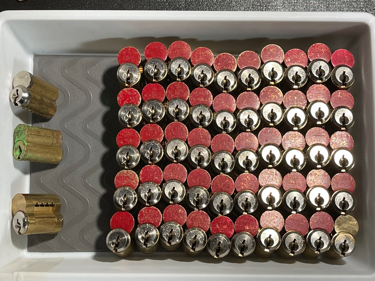 LegalLockPicker's tweet image. Fifty red painted Corbin russwin cores. Another giant lot that get good at the time but don’t have the time to rekey them ect