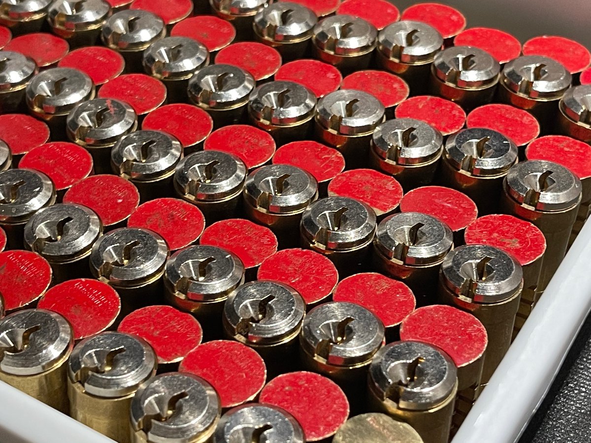 LegalLockPicker's tweet image. Fifty red painted Corbin russwin cores. Another giant lot that get good at the time but don’t have the time to rekey them ect