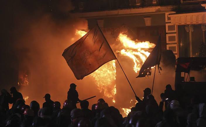 aceitababacas's tweet photo. Manifestação brasileira/Manifestação Ucrânia 

Até que ponto vms com esses tipos de  Manifestações ? Realmente esse povo está passando fome ou com raiva do lockdonw ? Com Esses tipos de Manifestações n vms chega em nem uma conclusão doq o povo está querendo realmente... https://t.co/m8ajqNNQtC