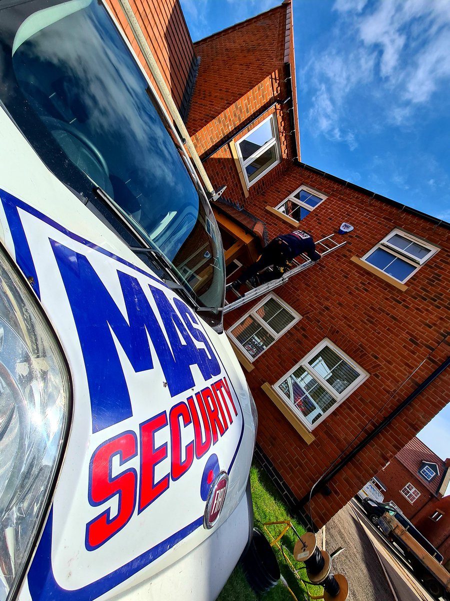 MASSecurity1's tweet photo. The Sun is shining for the #MASengineers as they install a New Property in the Derbyshire County side πππ
Give the Lads a a Beep if you drive past....
#MASfamily | #ProtectedbyMAS | #trustinMAS https://t.co/LN5hNsRWjo