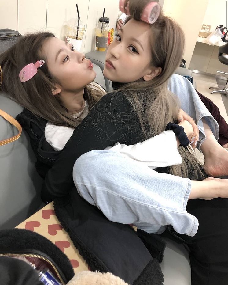 pjminaparty's tweet photo. misana are so cute 😭 

- #미나 #MINA #TWICE @JYPETWICE #SANA https://t.co/vURpBlnK7k