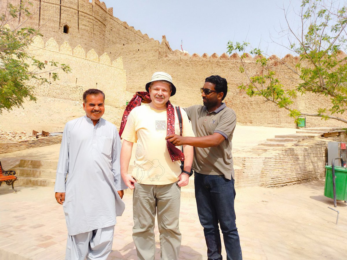 bilawal72's tweet photo. On 11th March 2021, 
Mr. Strelkov Sergei from Russia 🇷🇺 visited #FaizMahal Khairpur, #KotdijiFort #ShahiMahal Kotdiji District Khairpur Mir's Sindh Pakistan, @bilawal72 presented Sindhi #Ajrak to the Guest at Kotdiji Fort. @ShahNafisa
#explorekhairpur #thekotdiji https://t.co/T4dE9EeVkk