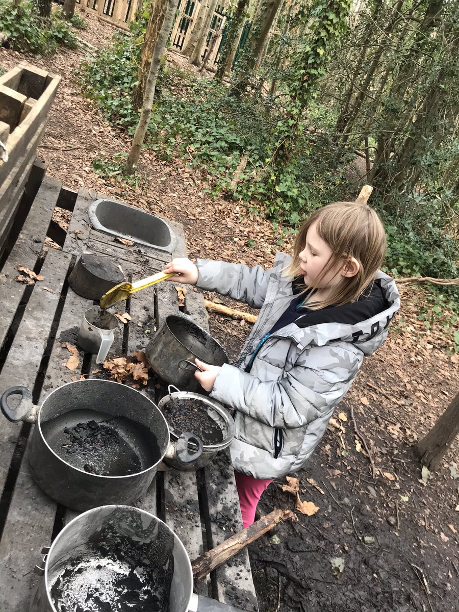 DanesfieldFS's tweet photo. Y1 had a brill morning in the forest remembering and practising all our tool skills #teachingfriends #feelingepic โค๏ธ๐ณ@DanesfieldY1 @DanesfieldSchl https://t.co/O2U3oJzzPE