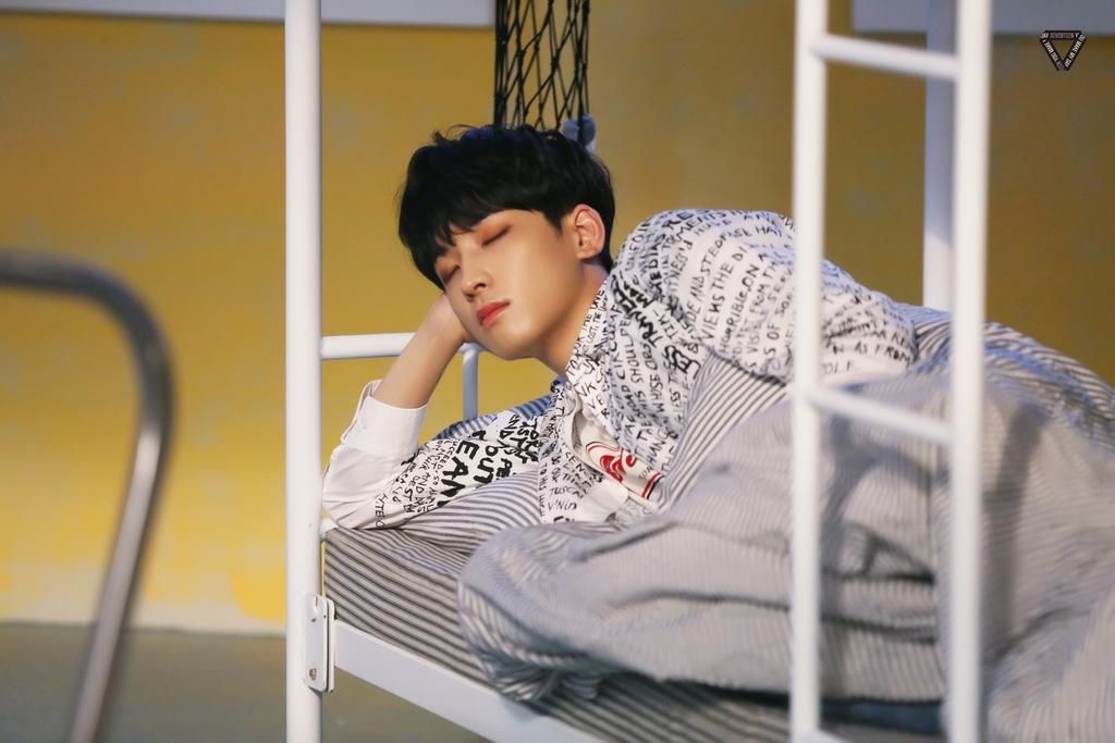 woniverst's tweet photo. 어쩌나 원우는 여름냄새가 은은하게 납니다 https://t.co/IUBLhDLFJM