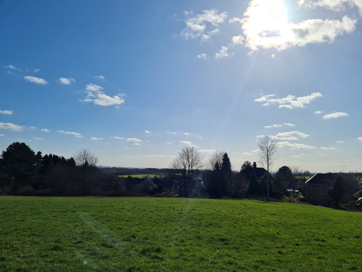 MrsLynch_2020's tweet photo. So rare now that I have the chance to pick my girls up from school. It was lovely to feel the sun on my skin and soak up this beautiful view as I waited for them to come out today ☀️ https://t.co/cBebWvIgnL