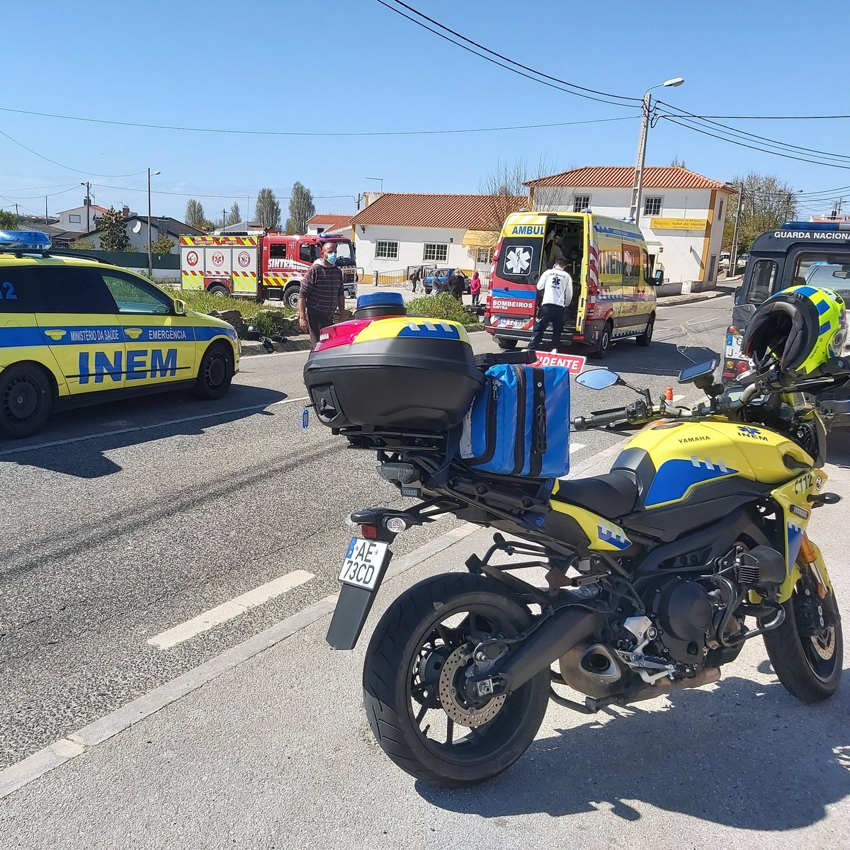 _Ricardo_Neves_'s tweet photo. Por quem mais precisa @INEMtwitting. #memcascais #bombeirossintra #bvsintra #vmercascais #trauma #inem #alfaquiques #lifesaving #Portugal https://t.co/3ELYtILmjS