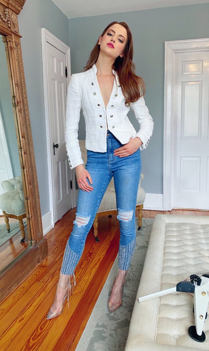 AbbySmusicmodel's tweet photo. It’s Wednesday hump day! Week strong, got your game on? #modellife #Evergreen #wednesday #classic #selectmodelglobal #modelweek https://t.co/wlF4EEWnCy