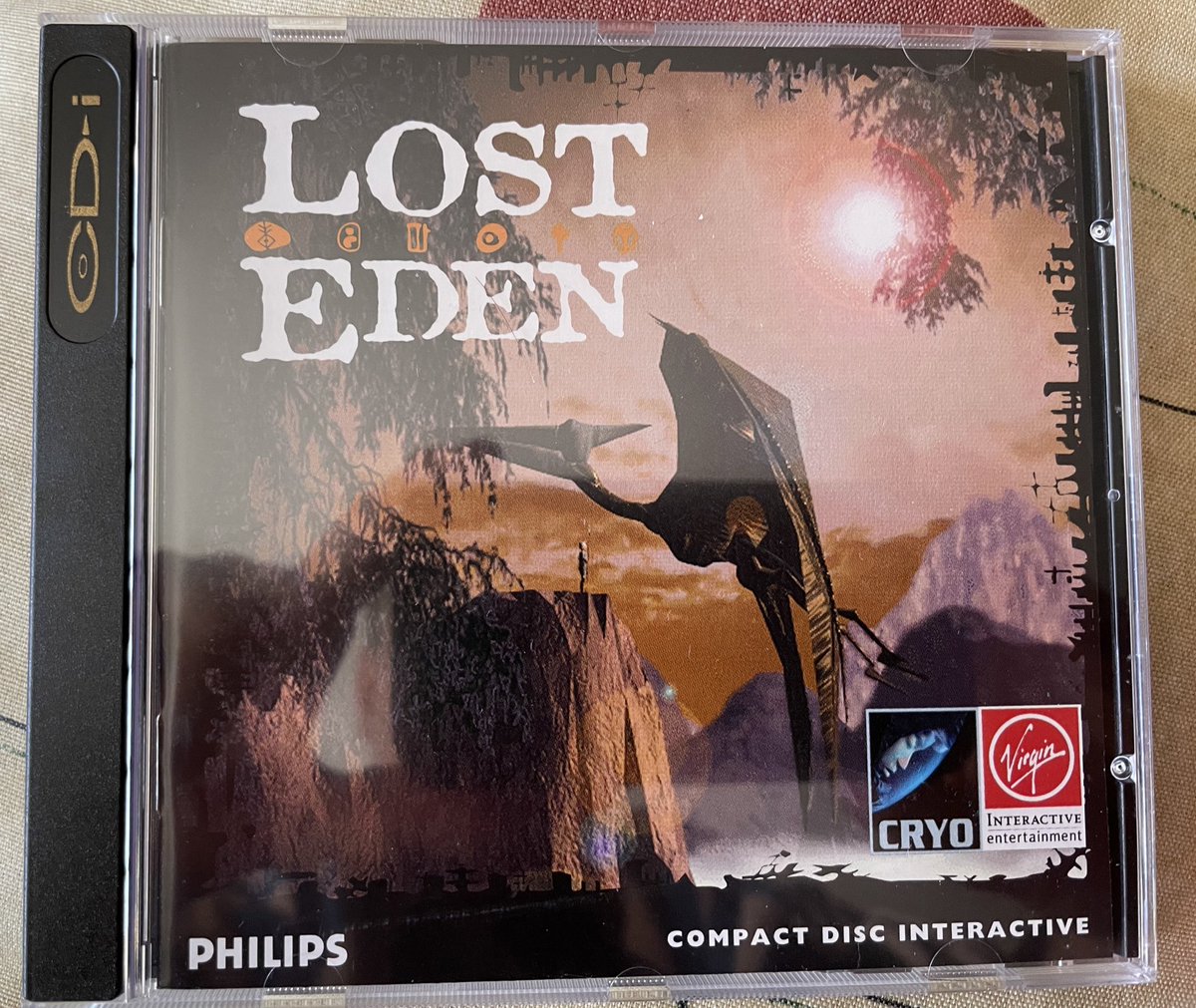 Ophilippos1's tweet photo. #RetroGaminglife #Philips Voilà. Ma nouvelle console #RetroGaming est le #CDI,je vais tester tout ça🤩 @Arunotaku m’a donné la #CDiites aiguës😜il est équipé de la carte #Mpeg. Ça c cool.On rentre dans le lourd 😬 jeux carte mpeg😉#LostEden #CreatureShock mes 1er jeux PC CDrom🤩 https://t.co/6cvBK1fBIR