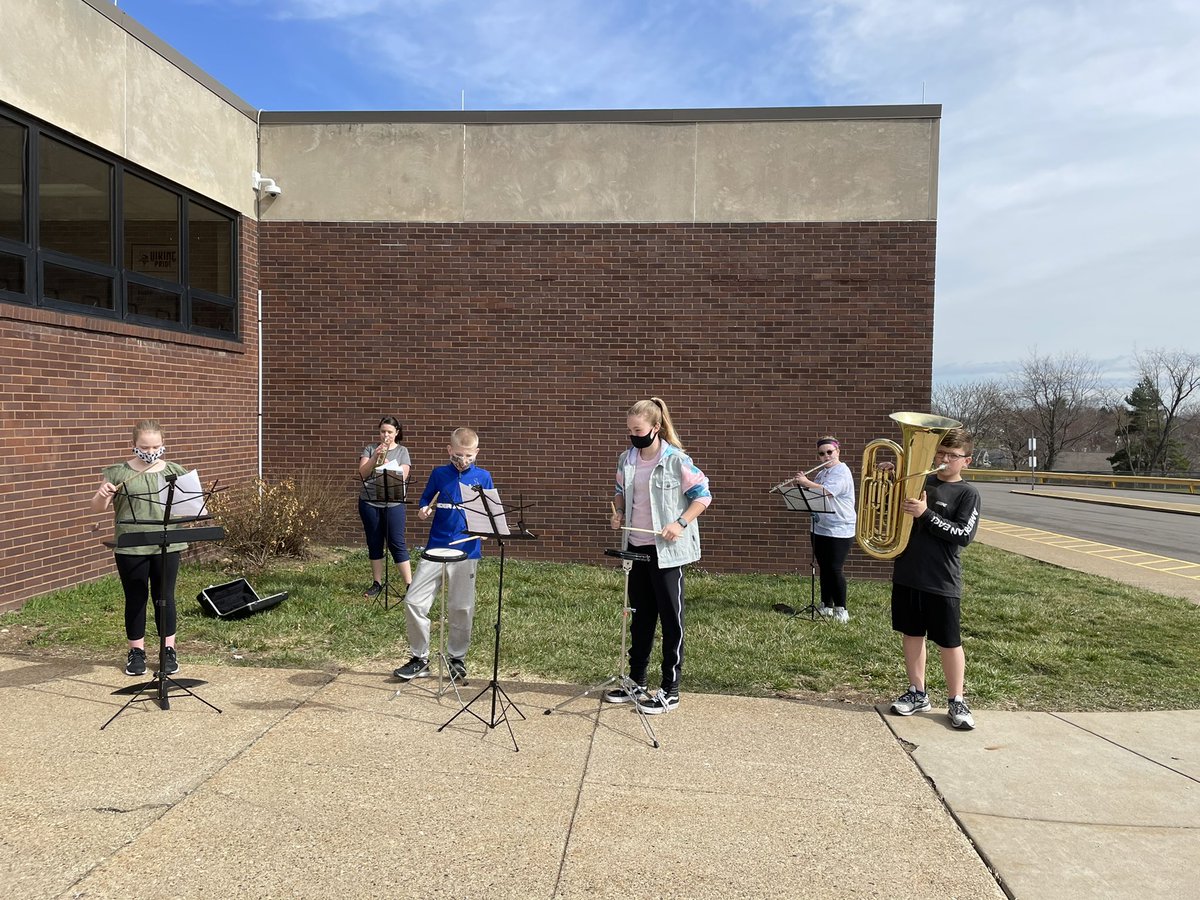 k_wil79's tweet photo. So thankful for warm, spring days that allow us to go outside to play our instruments!!! https://t.co/2MFoAUhtOO