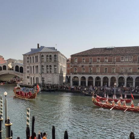 LuxrestVenice's tweet photo. #openhouse  #livestreaming #live #canalgrande #canalview #rialto #grandcanal #Apartments  #werentapartments #locations #appartements #appartamento #appartamentoinaffitto #cannaregio #viaspettiamo #NousVousAttendons #luxrestvenice https://t.co/bVBpAxnomG via @FacebookWatch https://t.co/lsfDJwyprd