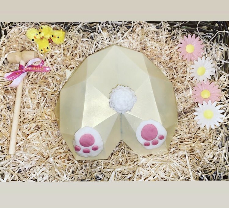 MandaThwaite's tweet photo. How cute is our Easter Bunny Bum. The response to these has been amazinggg #Easter2021 #chocolate #bunny #instagram https://t.co/qrl0nboZUw