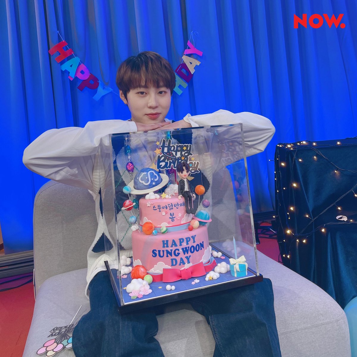 npop_zip's tweet photo. #HAPPY_SUNGWOON_DAY 🎉 #심야아이돌 에서 맞은 두 번째 #셍스트 탄신일🎂 짝짝짝👏🏻  나우의 소중한 호스트, 나우가 내 안방같은 호스트! #하성운💓 다시 한번 축하하며 앞으로도 쭉~ 행복만 하길 바랍니다🤍🥰☁️ #NOW온에어 https://t.co/FEig2Kjfib