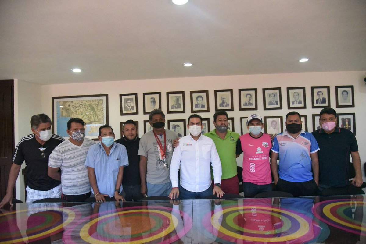 jorgexsa's tweet photo. Los integrantes del Colegio de Árbitros de Fútbol de Zihuatanejo de Azueta “Roberto Felipe Avilés”, tienen un rol importante en el desarrollo de cada encuentro deportivo y por ello era importante escucharlos. A todos ustedes les reconozco su labor 🤝 https://t.co/F0KPfIwBIH
