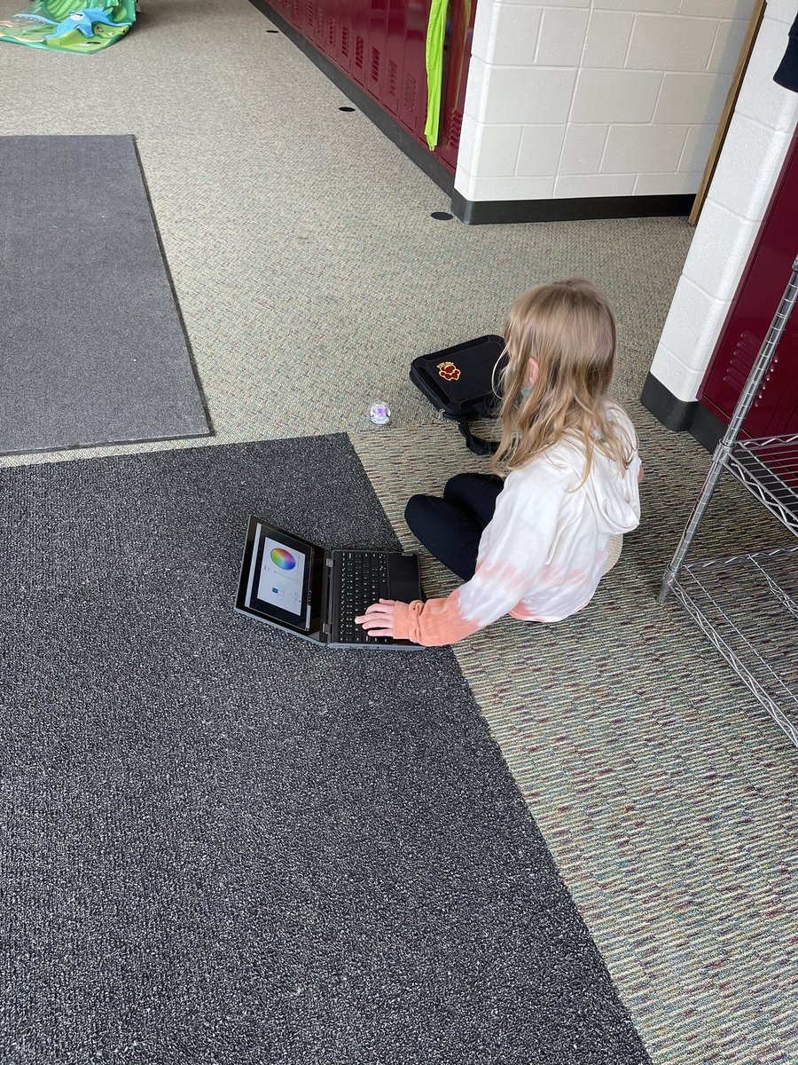 TechCoach157C's tweet photo. 5th Grade students programming @Sphero during STEM class today! @JozaitisColleen @Chelsea_Tigers  @EF157c https://t.co/ip5PEYcHxD