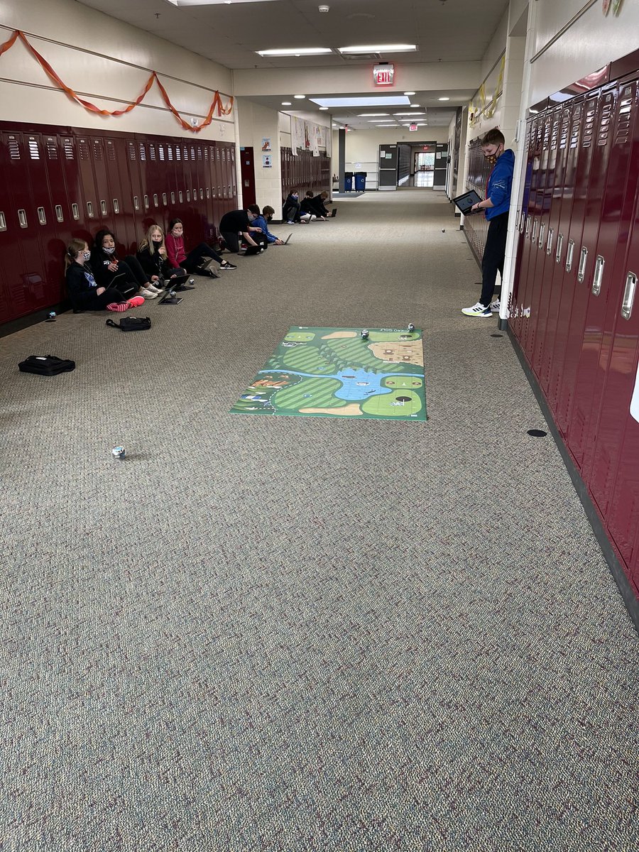 TechCoach157C's tweet photo. 5th Grade students programming @Sphero during STEM class today! @JozaitisColleen @Chelsea_Tigers  @EF157c https://t.co/ip5PEYcHxD