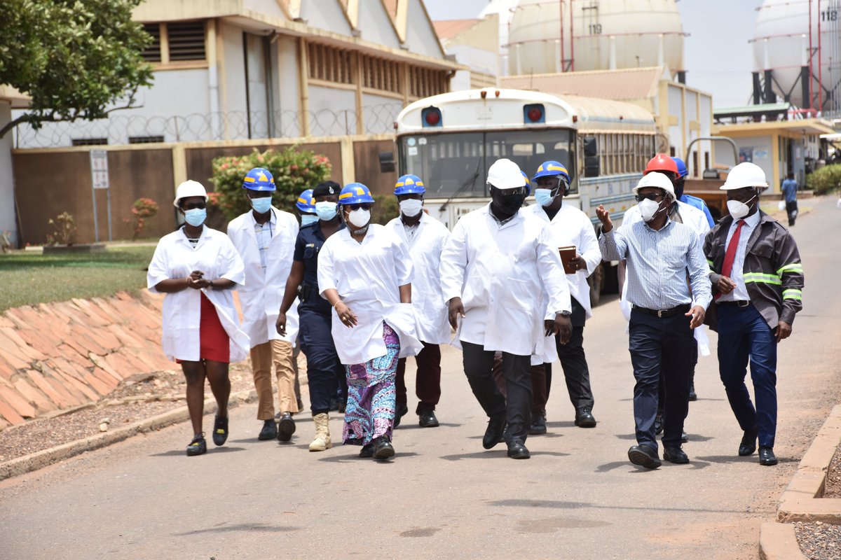 TemaOilrefinery's tweet photo. On Monday, March 22, Minister for Fisheries and Aquaculture Development, Hon. Hawa Koomson @mhawakoomson commended TOR for its role in ensuring uninterrupted supply of premix fuel to all landing beaches. https://t.co/2qQk2g4QKR