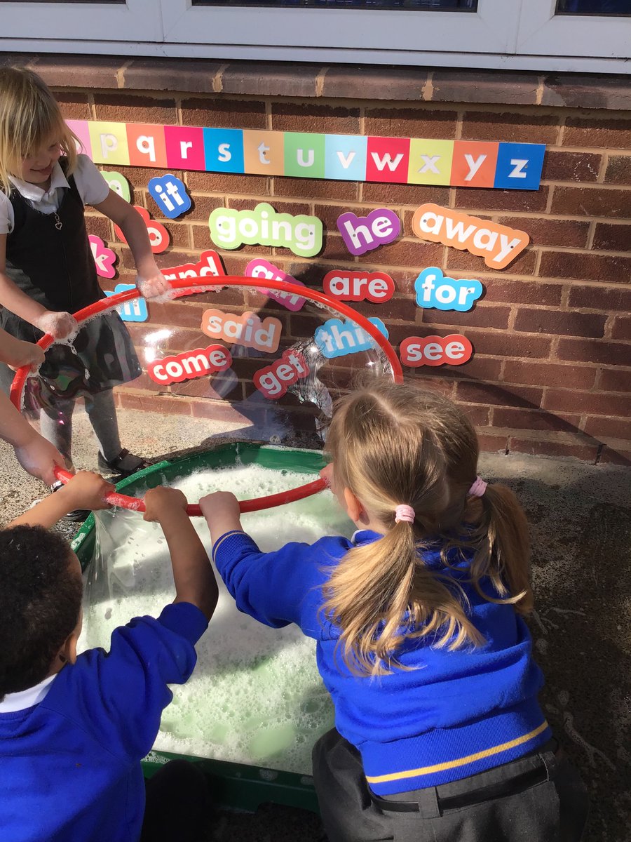 maryvalebham's tweet photo. EYFS - Science week continued ๐งผ๐งช #bubblemaking #investigating #predictions #maryvalefamily https://t.co/1QIwOK8LGD