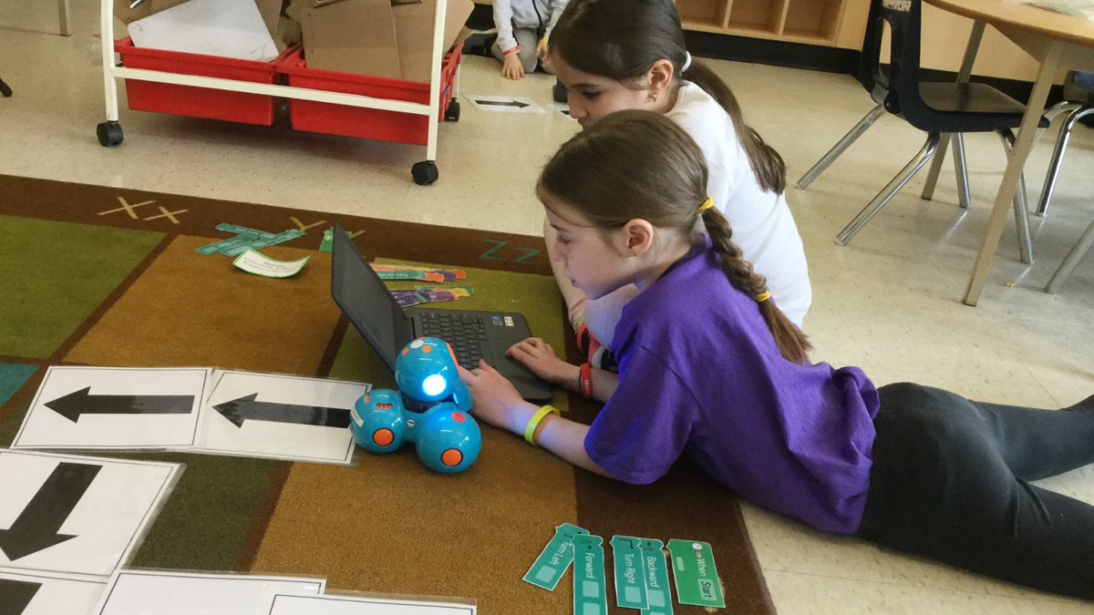 DebugdCoding's tweet image. Each Debug&apos;d lesson creates connections with real-world life skills like communication, teamwork, sequencing, problem-solving, and math. 

With Debug&apos;d, students aren’t just learning to code with Dash &amp;amp; Dot, they’re coding to learn!

debugd.ca