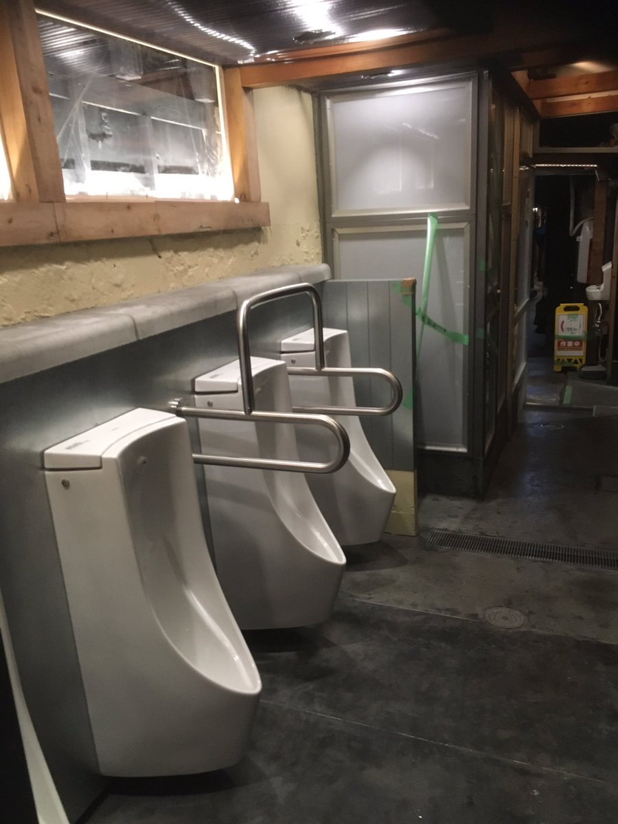 仙頭正教 新宿西口 思い出横丁のトイレが改修され 綺麗になりました 前のトイレは このへんでよく飲んでた時期 それは毎月のように西口のお見合いパーティーへナンパしに行ってた頃なんだけど よく使ってて でも無くなった今 寂しいみたいな感傷は 仙頭正教 新宿西口 思い出横丁のトイレが改修され 綺麗になりました 前のトイレは このへんでよく飲んでた時期 それは毎月のように西口のお見合いパーティーへナンパしに行ってた頃なんだけど よく使ってて でも無くなった今 寂しいみたいな感傷は