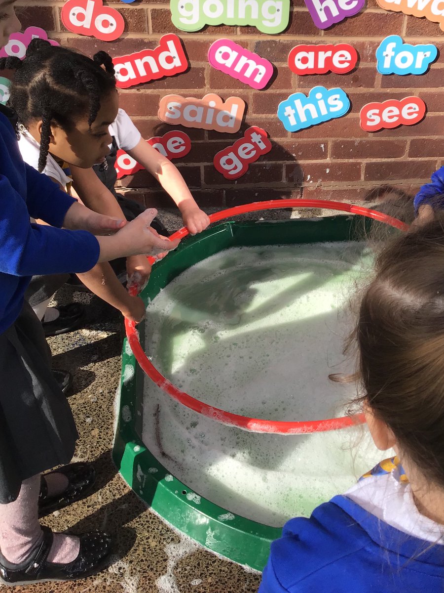 maryvalebham's tweet photo. EYFS - Science week continued ๐งผ๐งช #bubblemaking #investigating #predictions #maryvalefamily https://t.co/1QIwOK8LGD